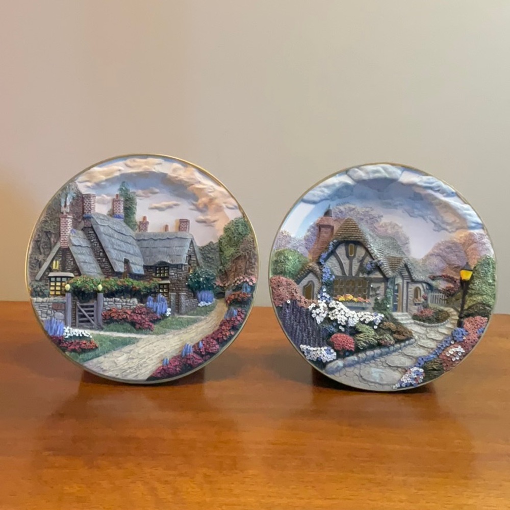 Thomas Kinkade Illuminated Cottages set of 2